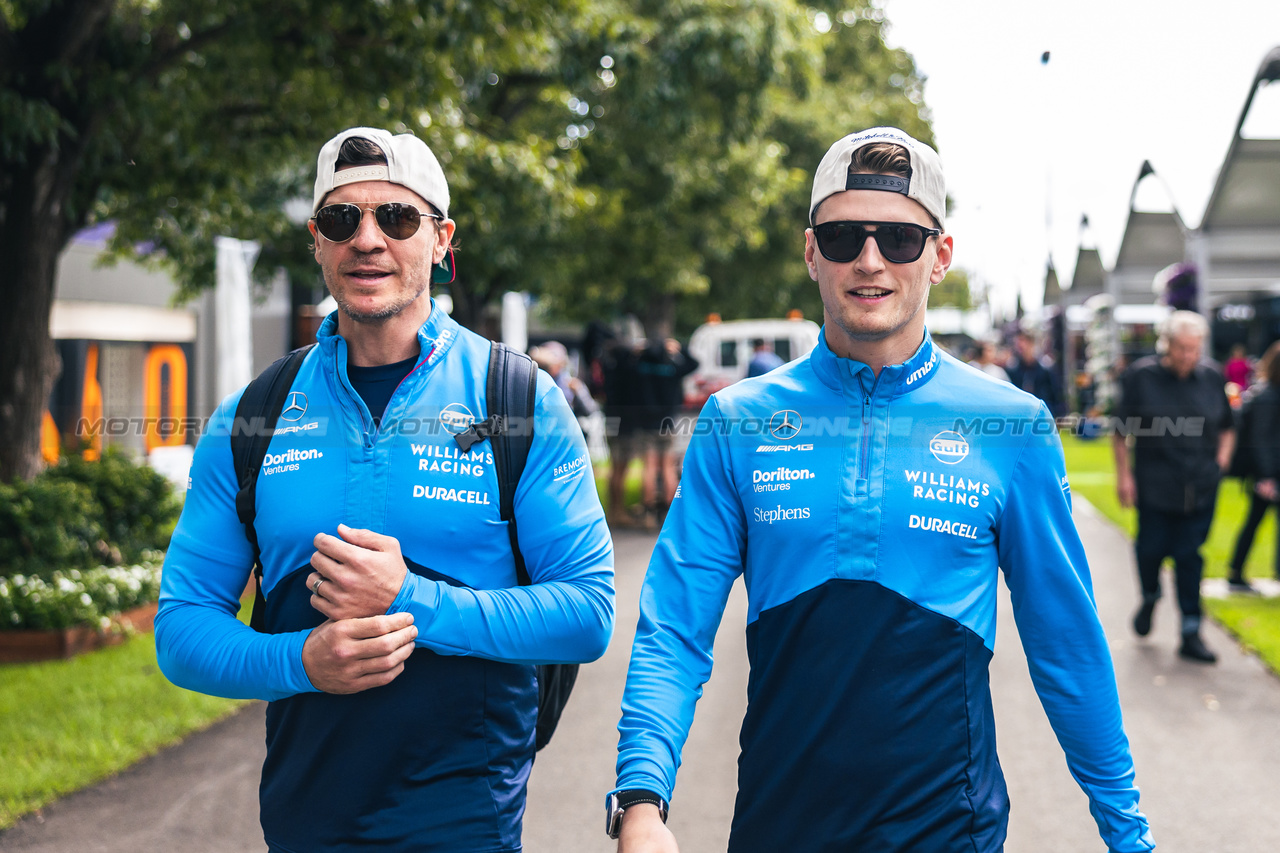 GP AUSTRALIA, Logan Sargeant (USA) Williams Racing (Right) with Ben Jacobs (AUS) Williams Racing Personal Trainer.

29.03.2023. Formula 1 World Championship, Rd 3, Australian Grand Prix, Albert Park, Melbourne, Australia, Preparation Day.

- www.xpbimages.com, EMail: requests@xpbimages.com ¬© Copyright: Bearne / XPB Images