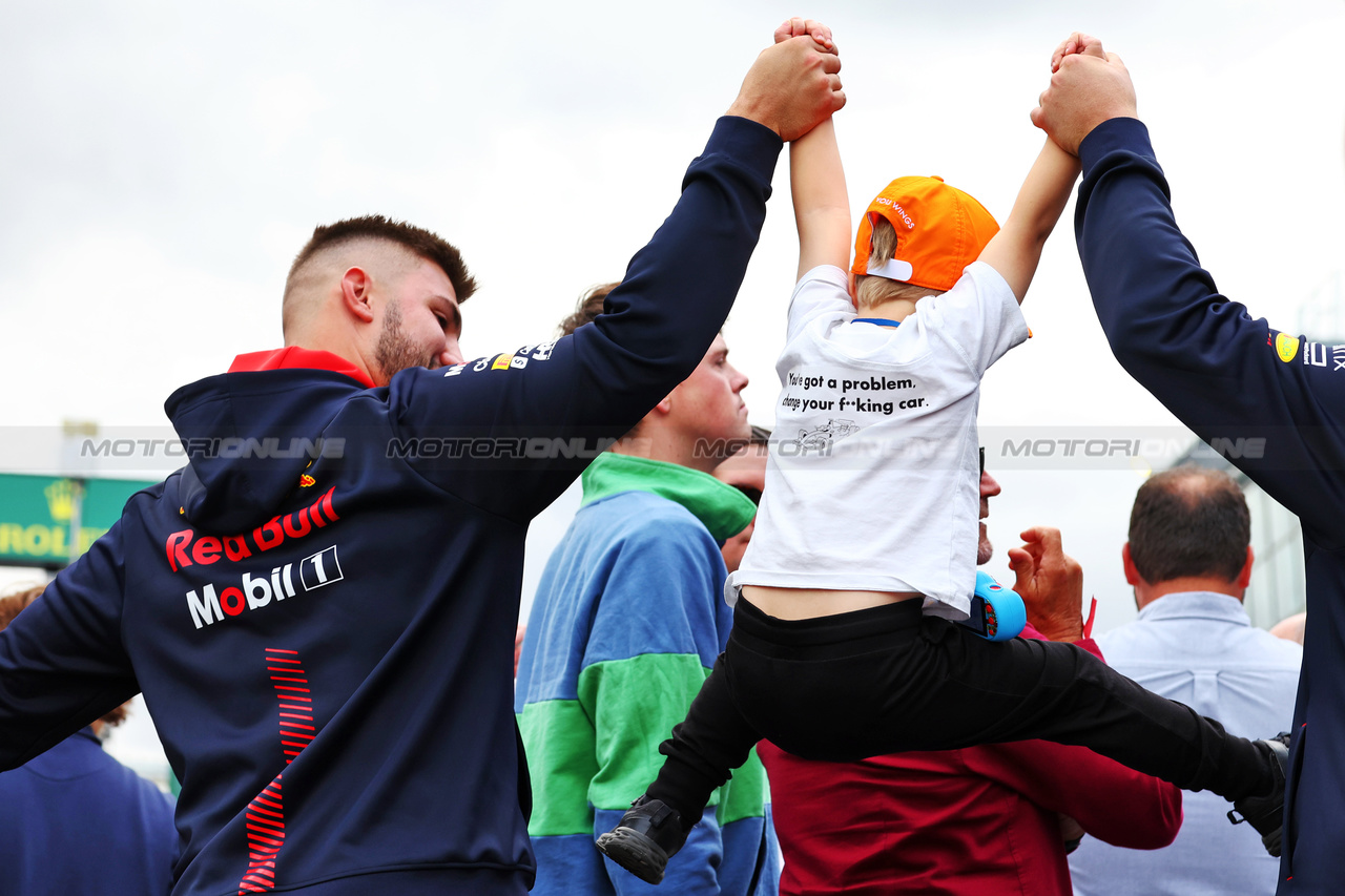 GP AUSTRALIA, Circuit Atmosfera - fans.

30.03.2023. Formula 1 World Championship, Rd 3, Australian Grand Prix, Albert Park, Melbourne, Australia, Preparation Day.

 - www.xpbimages.com, EMail: requests@xpbimages.com ¬© Copyright: Coates / XPB Images