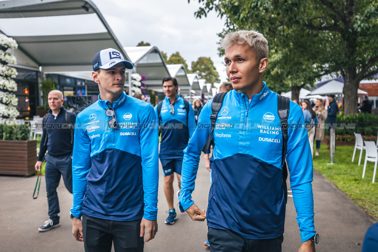 GP AUSTRALIA, (L to R): Logan Sargeant (USA) Williams Racing with Alexander Albon (THA) Williams Racing.

30.03.2023. Formula 1 World Championship, Rd 3, Australian Grand Prix, Albert Park, Melbourne, Australia, Preparation Day.

- www.xpbimages.com, EMail: requests@xpbimages.com ¬© Copyright: Bearne / XPB Images
