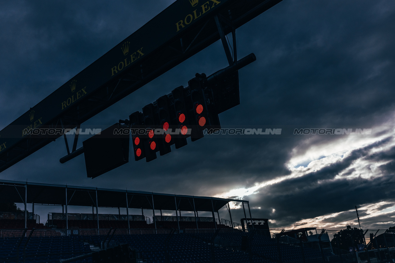 GP AUSTRALIA, Circuit Atmosfera - red lights on partenza gantry.

29.03.2023. Formula 1 World Championship, Rd 3, Australian Grand Prix, Albert Park, Melbourne, Australia, Preparation Day.

- www.xpbimages.com, EMail: requests@xpbimages.com ¬© Copyright: Bearne / XPB Images
