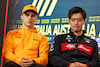 GP AUSTRALIA, (L to R): Oscar Piastri (AUS) McLaren, e Zhou Guanyu (CHN) Alfa Romeo F1 Team, in the FIA Press Conference.
30.03.2023. Formula 1 World Championship, Rd 3, Australian Grand Prix, Albert Park, Melbourne, Australia, Preparation Day.
- www.xpbimages.com, EMail: requests@xpbimages.com ¬© Copyright: Moy / XPB Images