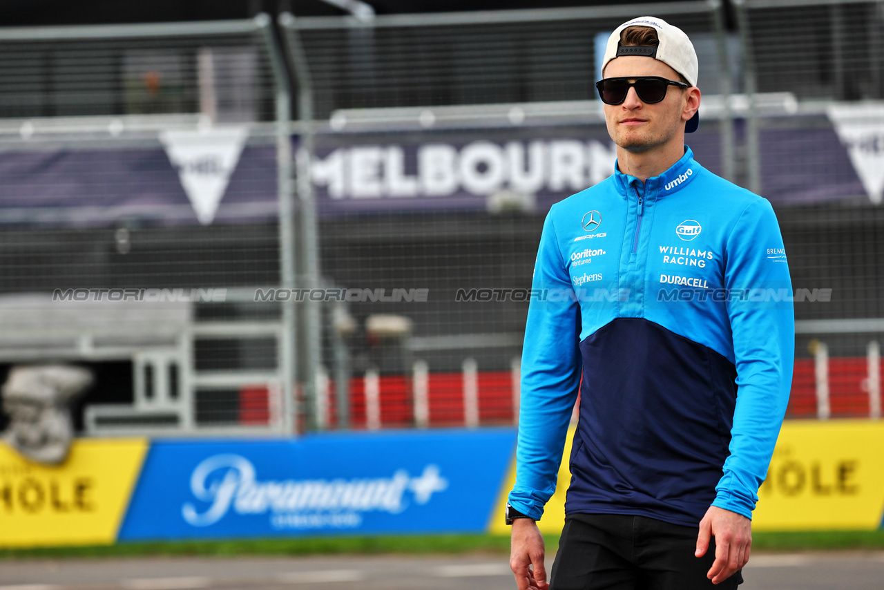 GP AUSTRALIA, Logan Sargeant (USA) Williams Racing walks the circuit.

29.03.2023. Formula 1 World Championship, Rd 3, Australian Grand Prix, Albert Park, Melbourne, Australia, Preparation Day.

- www.xpbimages.com, EMail: requests@xpbimages.com ¬© Copyright: Batchelor / XPB Images