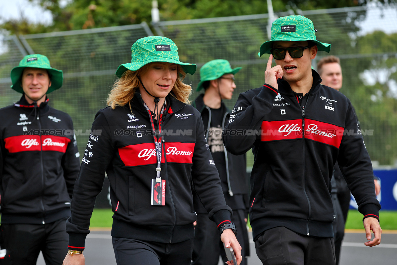GP AUSTRALIA, Zhou Guanyu (CHN) Alfa Romeo F1 Team walks the circuit with Ruth Buscombe (GBR) Alfa Romeo F1 Team Head of Gara Strategy e the team.

29.03.2023. Formula 1 World Championship, Rd 3, Australian Grand Prix, Albert Park, Melbourne, Australia, Preparation Day.

- www.xpbimages.com, EMail: requests@xpbimages.com ¬© Copyright: Batchelor / XPB Images