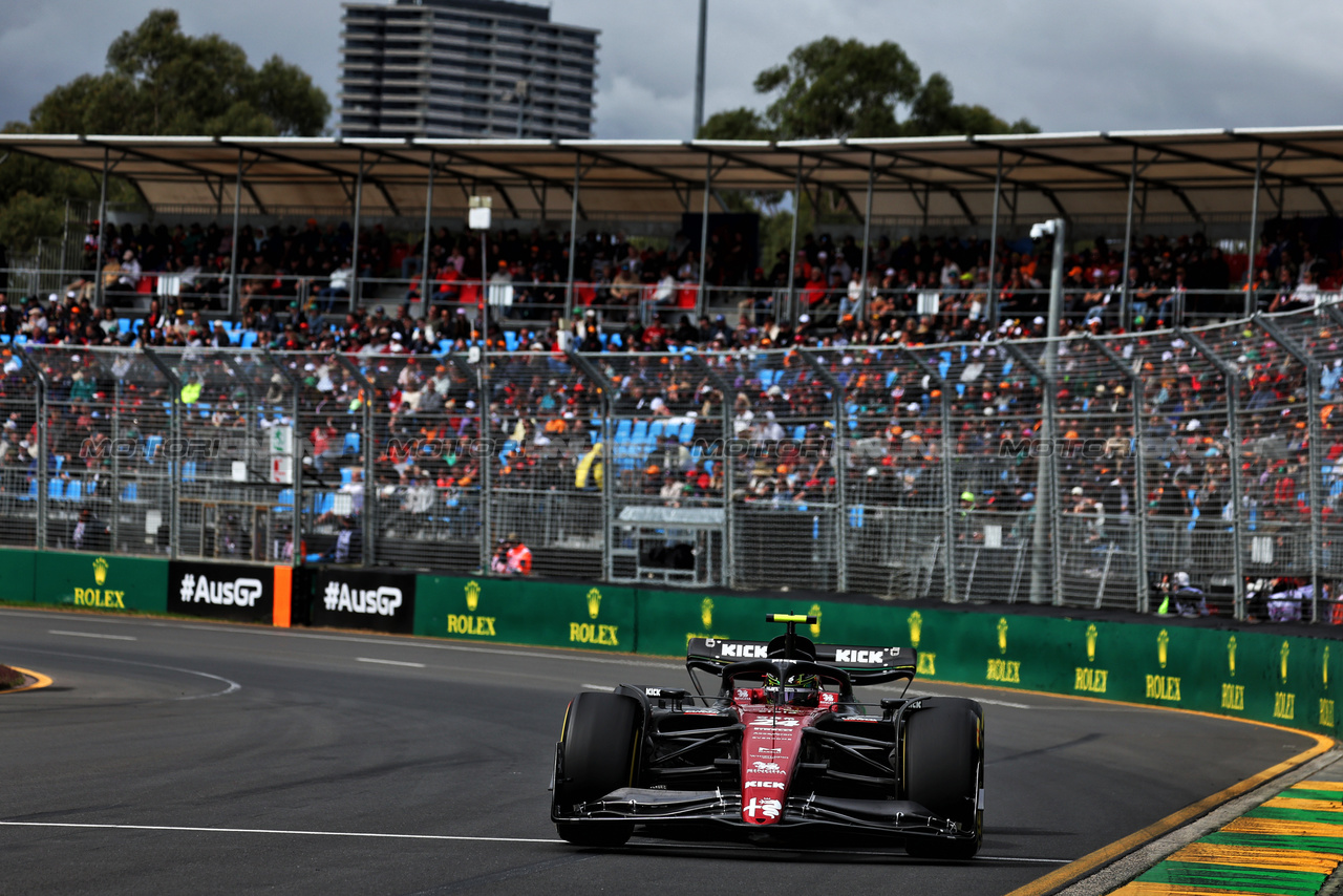 GP AUSTRALIA, Zhou Guanyu (CHN) Alfa Romeo F1 Team C43.

01.04.2023. Formula 1 World Championship, Rd 3, Australian Grand Prix, Albert Park, Melbourne, Australia, Qualifiche Day.

- www.xpbimages.com, EMail: requests@xpbimages.com ¬© Copyright: Moy / XPB Images