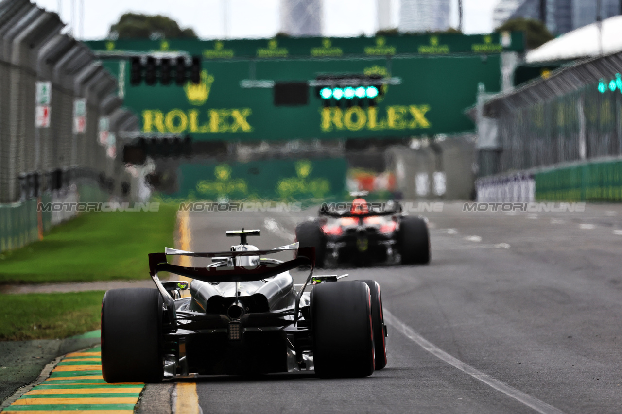 GP AUSTRALIA, Lewis Hamilton (GBR) Mercedes AMG F1 W14.

01.04.2023. Formula 1 World Championship, Rd 3, Australian Grand Prix, Albert Park, Melbourne, Australia, Qualifiche Day.

- www.xpbimages.com, EMail: requests@xpbimages.com ¬© Copyright: Moy / XPB Images