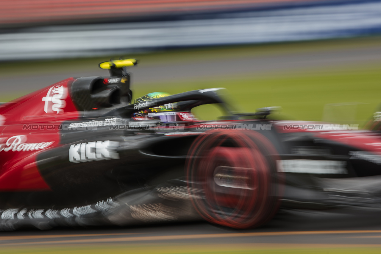 GP AUSTRALIA, Zhou Guanyu (CHN) Alfa Romeo F1 Team C43.

01.04.2023. Formula 1 World Championship, Rd 3, Australian Grand Prix, Albert Park, Melbourne, Australia, Qualifiche Day.

- www.xpbimages.com, EMail: requests@xpbimages.com ¬© Copyright: Bearne / XPB Images