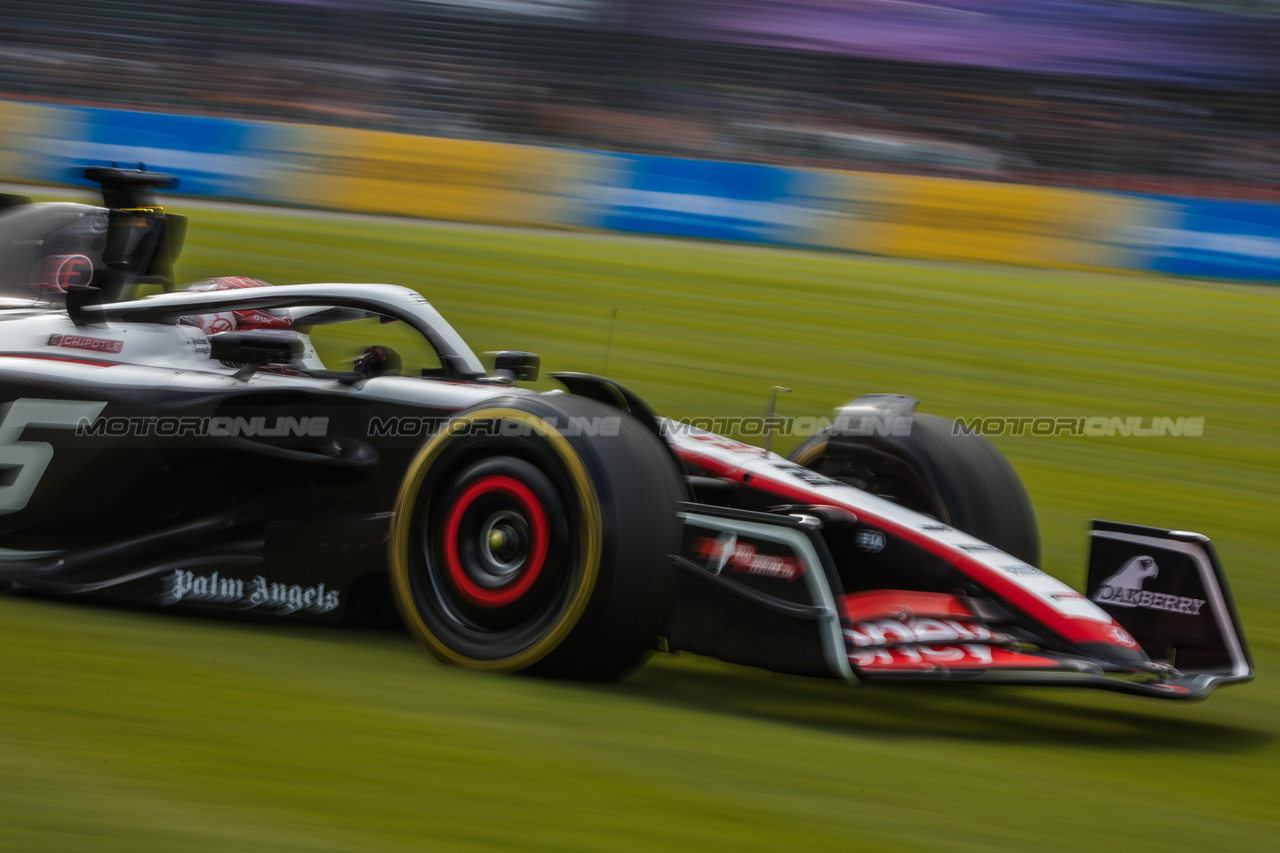 GP AUSTRALIA, Kevin Magnussen (DEN) Haas VF-23 runs wide.

01.04.2023. Formula 1 World Championship, Rd 3, Australian Grand Prix, Albert Park, Melbourne, Australia, Qualifiche Day.

- www.xpbimages.com, EMail: requests@xpbimages.com ¬© Copyright: Bearne / XPB Images