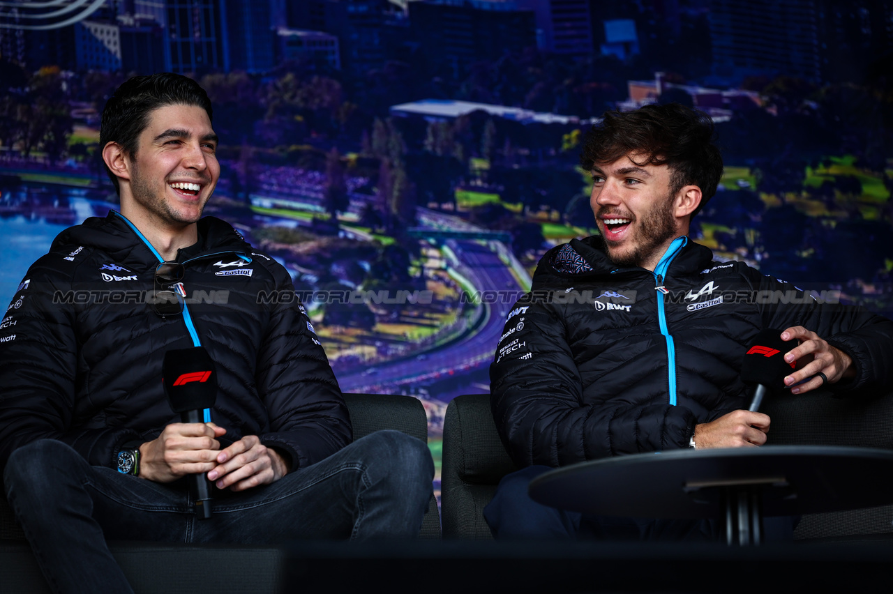 GP AUSTRALIA, Esteban Ocon (FRA), Alpine F1 Team e Pierre Gasly (FRA), Alpine F1 Team 
01.04.2023. Formula 1 World Championship, Rd 3, Australian Grand Prix, Albert Park, Melbourne, Australia, Qualifiche Day.
- www.xpbimages.com, EMail: requests@xpbimages.com ¬© Copyright: Charniaux / XPB Images