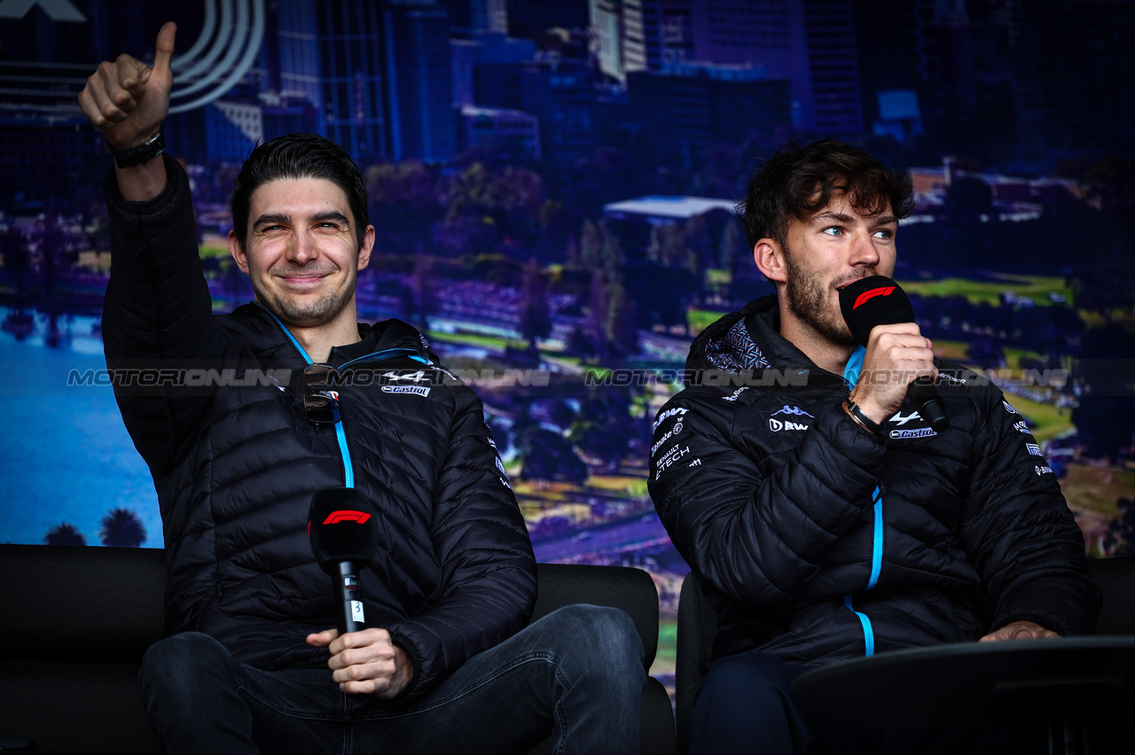 GP AUSTRALIA, Esteban Ocon (FRA), Alpine F1 Team e Pierre Gasly (FRA), Alpine F1 Team 
01.04.2023. Formula 1 World Championship, Rd 3, Australian Grand Prix, Albert Park, Melbourne, Australia, Qualifiche Day.
- www.xpbimages.com, EMail: requests@xpbimages.com ¬© Copyright: Charniaux / XPB Images