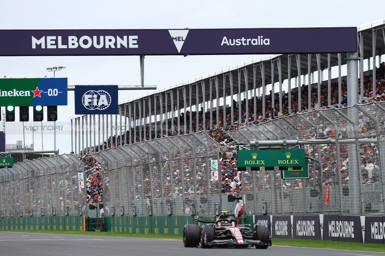 GP AUSTRALIA, Zhou Guanyu (CHN) Alfa Romeo F1 Team C43.

01.04.2023. Formula 1 World Championship, Rd 3, Australian Grand Prix, Albert Park, Melbourne, Australia, Qualifiche Day.

- www.xpbimages.com, EMail: requests@xpbimages.com ¬© Copyright: Moy / XPB Images