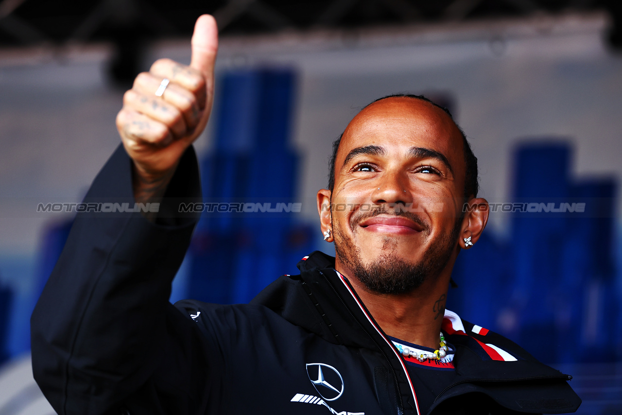 GP AUSTRALIA, Lewis Hamilton (GBR) Mercedes AMG F1 on the FanZone Stage.

01.04.2023. Formula 1 World Championship, Rd 3, Australian Grand Prix, Albert Park, Melbourne, Australia, Qualifiche Day.

 - www.xpbimages.com, EMail: requests@xpbimages.com ¬© Copyright: Coates / XPB Images
