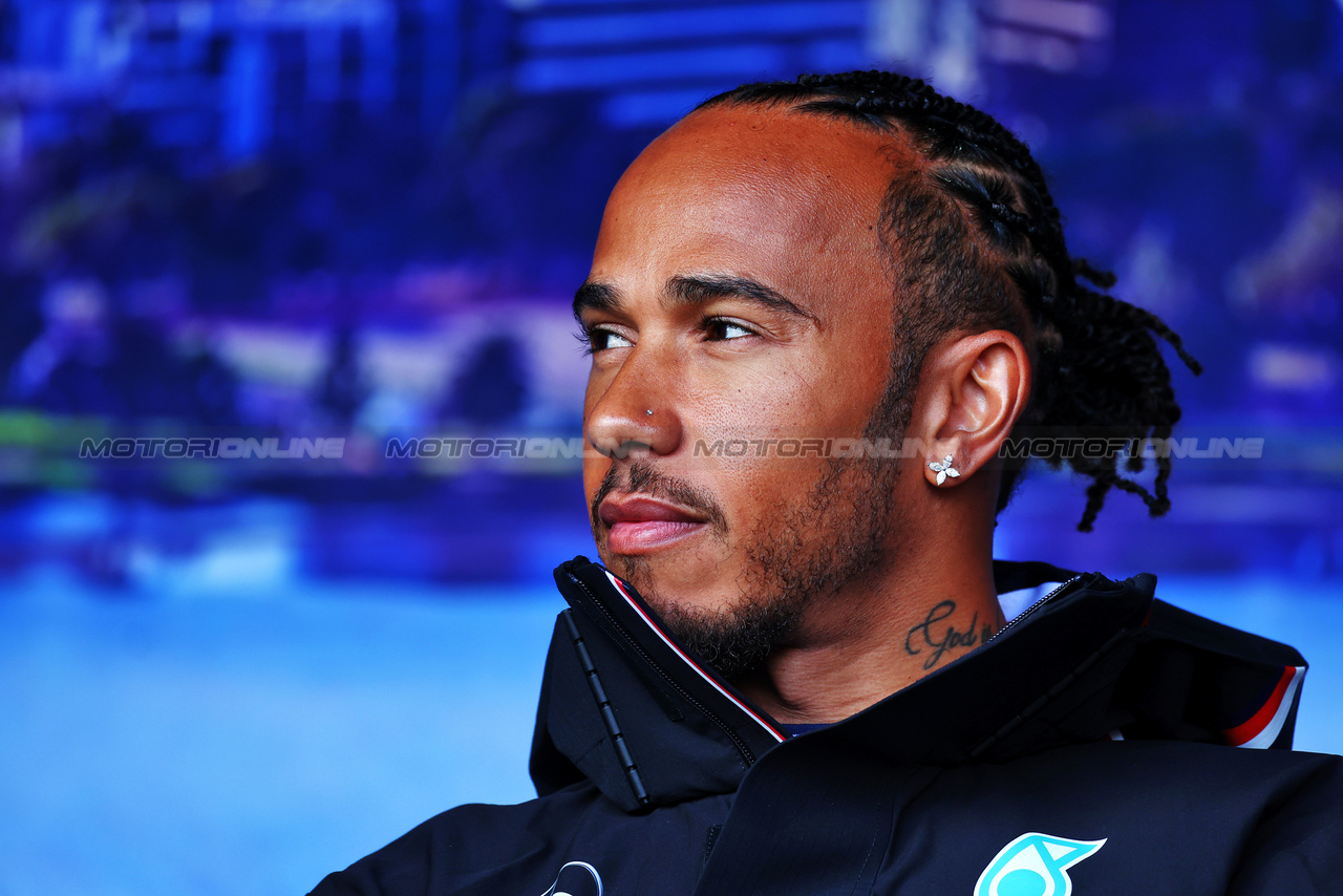 GP AUSTRALIA, Lewis Hamilton (GBR) Mercedes AMG F1 on the FanZone Stage.

01.04.2023. Formula 1 World Championship, Rd 3, Australian Grand Prix, Albert Park, Melbourne, Australia, Qualifiche Day.

 - www.xpbimages.com, EMail: requests@xpbimages.com ¬© Copyright: Coates / XPB Images