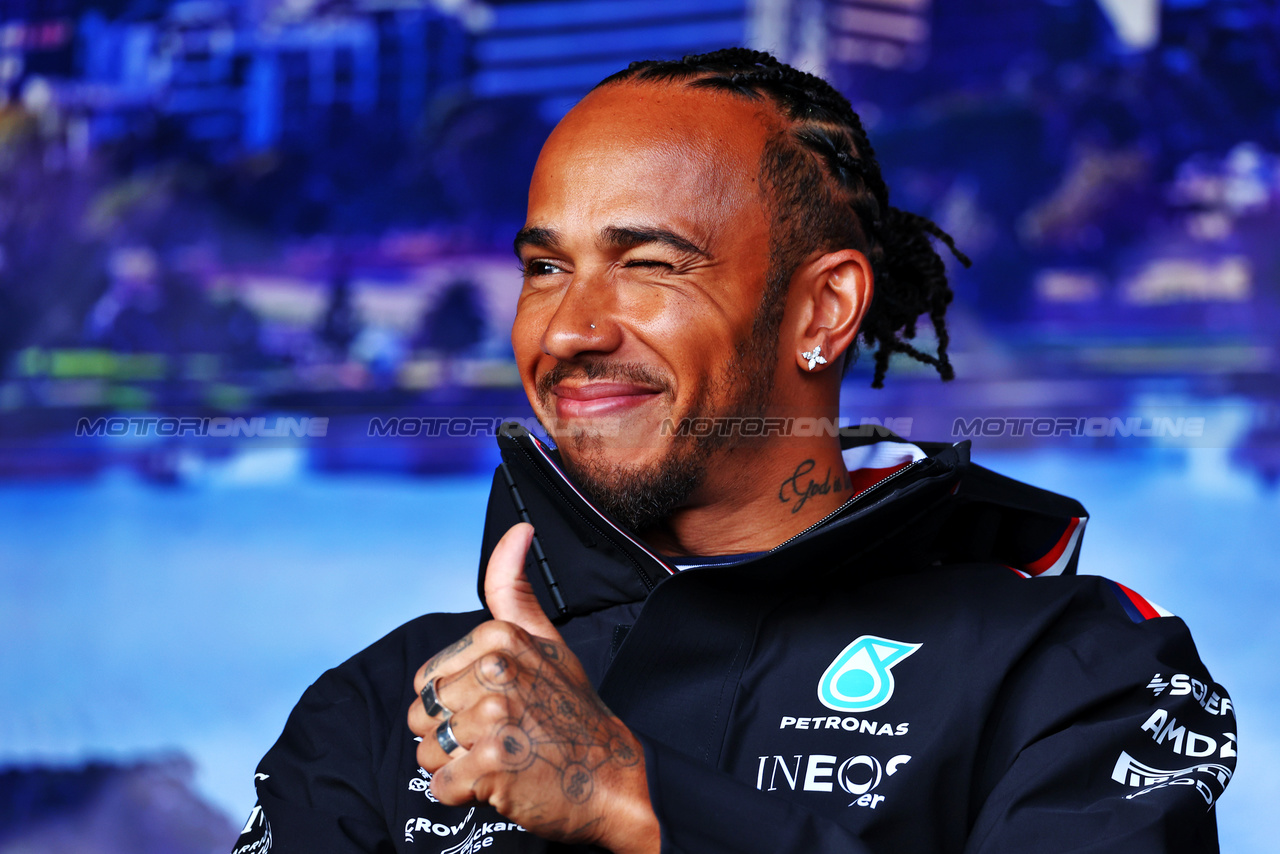 GP AUSTRALIA, Lewis Hamilton (GBR) Mercedes AMG F1 on the FanZone Stage.

01.04.2023. Formula 1 World Championship, Rd 3, Australian Grand Prix, Albert Park, Melbourne, Australia, Qualifiche Day.

 - www.xpbimages.com, EMail: requests@xpbimages.com ¬© Copyright: Coates / XPB Images