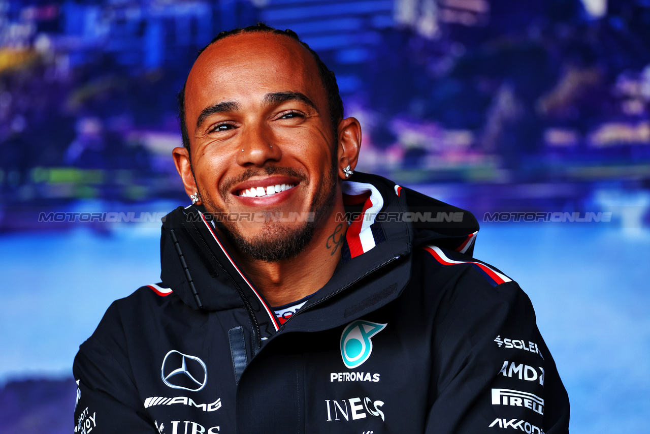 GP AUSTRALIA, Lewis Hamilton (GBR) Mercedes AMG F1 on the FanZone Stage.

01.04.2023. Formula 1 World Championship, Rd 3, Australian Grand Prix, Albert Park, Melbourne, Australia, Qualifiche Day.

 - www.xpbimages.com, EMail: requests@xpbimages.com ¬© Copyright: Coates / XPB Images
