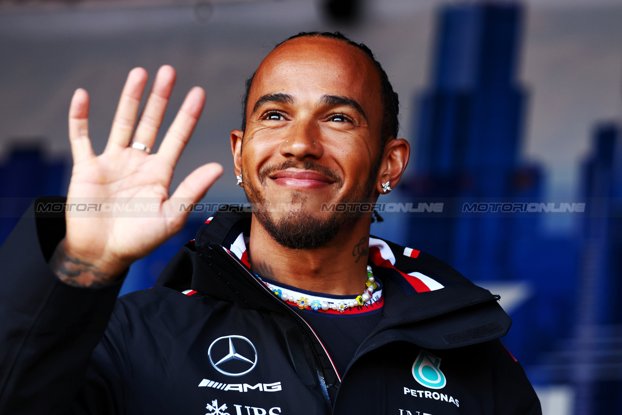 GP AUSTRALIA, Lewis Hamilton (GBR) Mercedes AMG F1 on the FanZone Stage.

01.04.2023. Formula 1 World Championship, Rd 3, Australian Grand Prix, Albert Park, Melbourne, Australia, Qualifiche Day.

 - www.xpbimages.com, EMail: requests@xpbimages.com ¬© Copyright: Coates / XPB Images