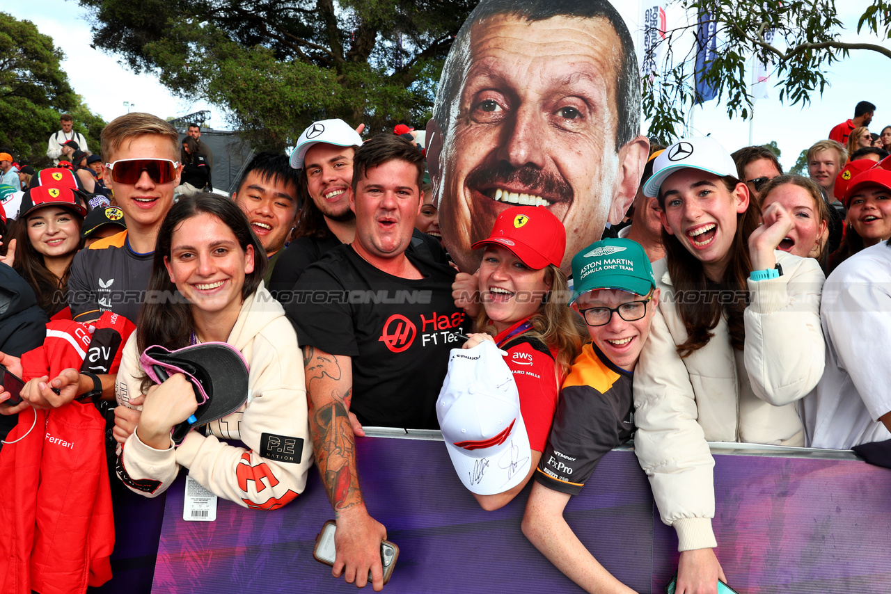 GP AUSTRALIA, Circuit Atmosfera - fans.

31.03.2023. Formula 1 World Championship, Rd 3, Australian Grand Prix, Albert Park, Melbourne, Australia, Practice Day.

 - www.xpbimages.com, EMail: requests@xpbimages.com ¬© Copyright: Coates / XPB Images