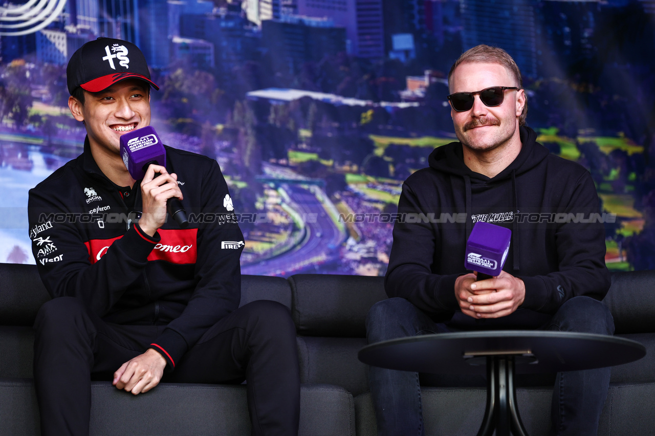 GP AUSTRALIA, Guanyu Zhou (CHI), Alfa Romeo Racing e Valtteri Bottas (FIN), Alfa Romeo Racing 
31.03.2023. Formula 1 World Championship, Rd 3, Australian Grand Prix, Albert Park, Melbourne, Australia, Practice Day.
- www.xpbimages.com, EMail: requests@xpbimages.com ¬© Copyright: Charniaux / XPB Images