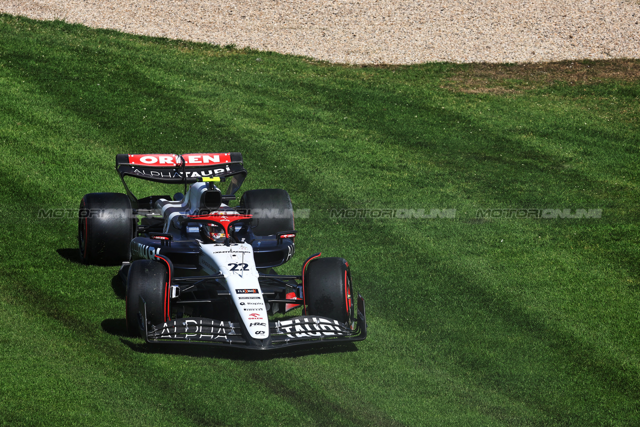GP AUSTRALIA, Yuki Tsunoda (JPN) AlphaTauri AT04 runs wide.

31.03.2023. Formula 1 World Championship, Rd 3, Australian Grand Prix, Albert Park, Melbourne, Australia, Practice Day.

- www.xpbimages.com, EMail: requests@xpbimages.com ¬© Copyright: Moy / XPB Images