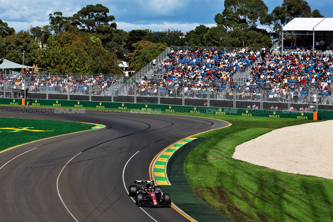 GP AUSTRALIA, Zhou Guanyu (CHN) Alfa Romeo F1 Team C43.

31.03.2023. Formula 1 World Championship, Rd 3, Australian Grand Prix, Albert Park, Melbourne, Australia, Practice Day.

- www.xpbimages.com, EMail: requests@xpbimages.com ¬© Copyright: Moy / XPB Images