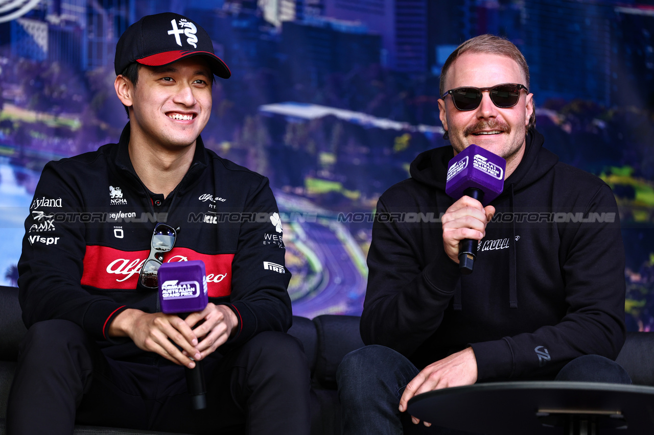 GP AUSTRALIA, Guanyu Zhou (CHI), Alfa Romeo Racing e Valtteri Bottas (FIN), Alfa Romeo Racing 
31.03.2023. Formula 1 World Championship, Rd 3, Australian Grand Prix, Albert Park, Melbourne, Australia, Practice Day.
- www.xpbimages.com, EMail: requests@xpbimages.com ¬© Copyright: Charniaux / XPB Images