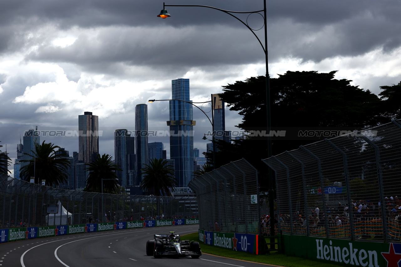 GP AUSTRALIA, Lewis Hamilton (GBR) Mercedes AMG F1 W14.

31.03.2023. Formula 1 World Championship, Rd 3, Australian Grand Prix, Albert Park, Melbourne, Australia, Practice Day.

 - www.xpbimages.com, EMail: requests@xpbimages.com ¬© Copyright: Coates / XPB Images