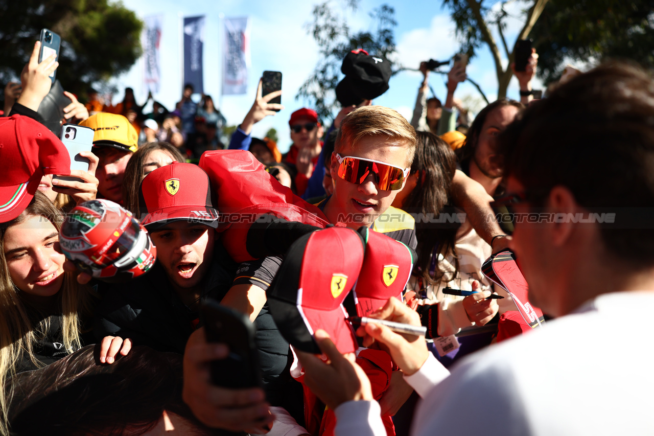 GP AUSTRALIA, Charles Leclerc (MON) Ferrari with fans.

31.03.2023. Formula 1 World Championship, Rd 3, Australian Grand Prix, Albert Park, Melbourne, Australia, Practice Day.

 - www.xpbimages.com, EMail: requests@xpbimages.com ¬© Copyright: Coates / XPB Images