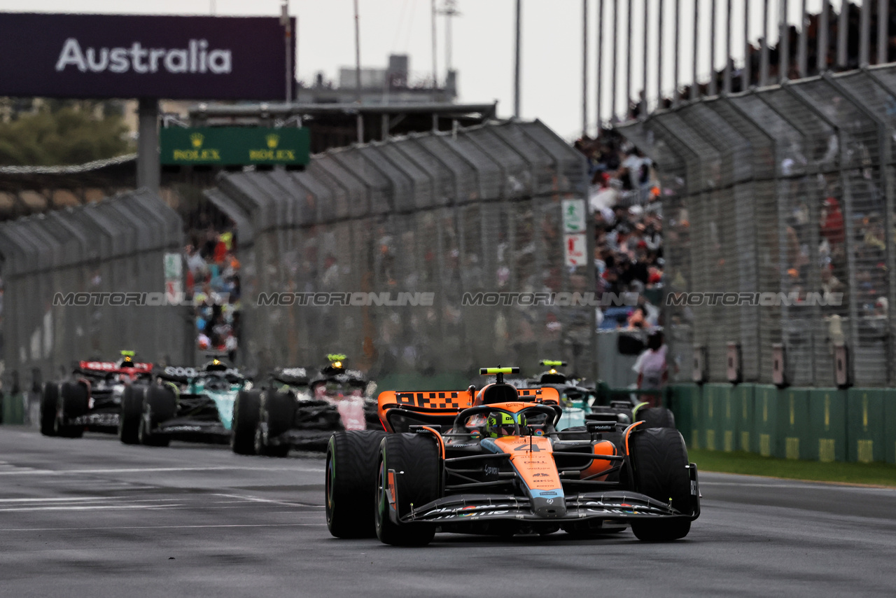 GP AUSTRALIA, Lando Norris (GBR) McLaren MCL60 - practice partenza.

31.03.2023. Formula 1 World Championship, Rd 3, Australian Grand Prix, Albert Park, Melbourne, Australia, Practice Day.

- www.xpbimages.com, EMail: requests@xpbimages.com ¬© Copyright: Bearne / XPB Images