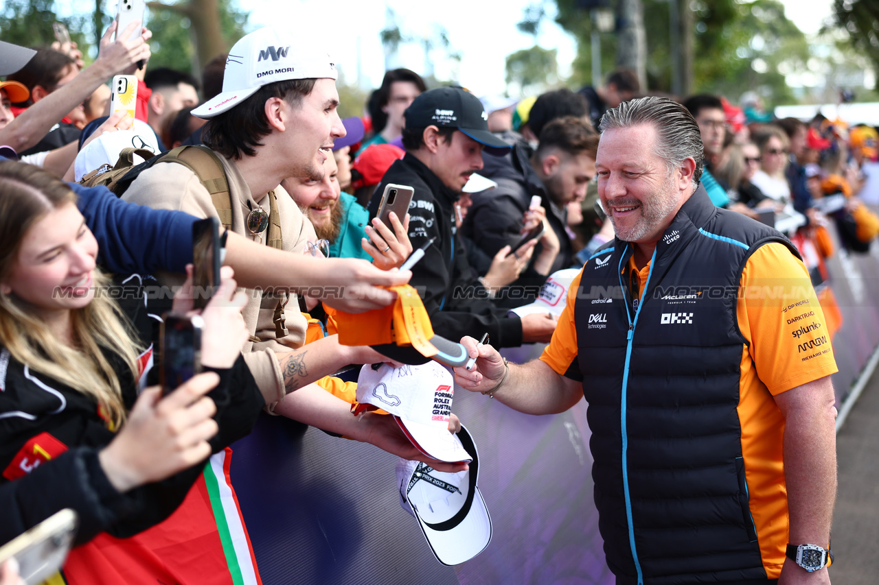 GP AUSTRALIA, Zak Brown (USA) McLaren Executive Director with fans.

31.03.2023. Formula 1 World Championship, Rd 3, Australian Grand Prix, Albert Park, Melbourne, Australia, Practice Day.

 - www.xpbimages.com, EMail: requests@xpbimages.com ¬© Copyright: Coates / XPB Images