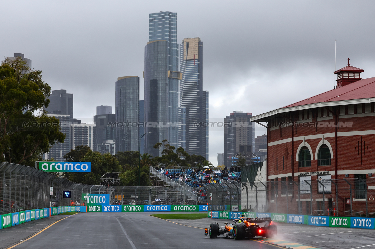 GP AUSTRALIA, Lando Norris (GBR), McLaren F1 Team 
31.03.2023. Formula 1 World Championship, Rd 3, Australian Grand Prix, Albert Park, Melbourne, Australia, Practice Day.
- www.xpbimages.com, EMail: requests@xpbimages.com ¬© Copyright: Charniaux / XPB Images