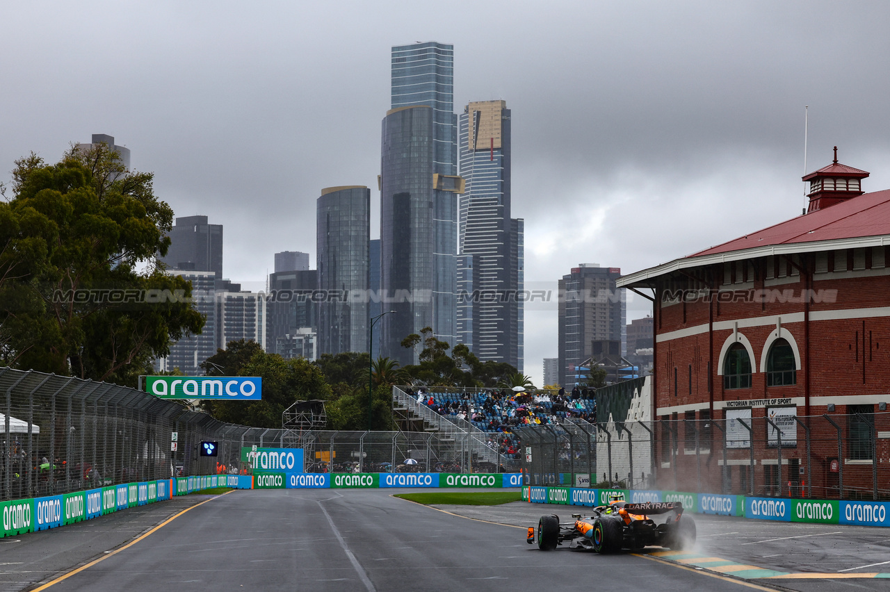 GP AUSTRALIA, Lando Norris (GBR), McLaren F1 Team 
31.03.2023. Formula 1 World Championship, Rd 3, Australian Grand Prix, Albert Park, Melbourne, Australia, Practice Day.
- www.xpbimages.com, EMail: requests@xpbimages.com ¬© Copyright: Charniaux / XPB Images