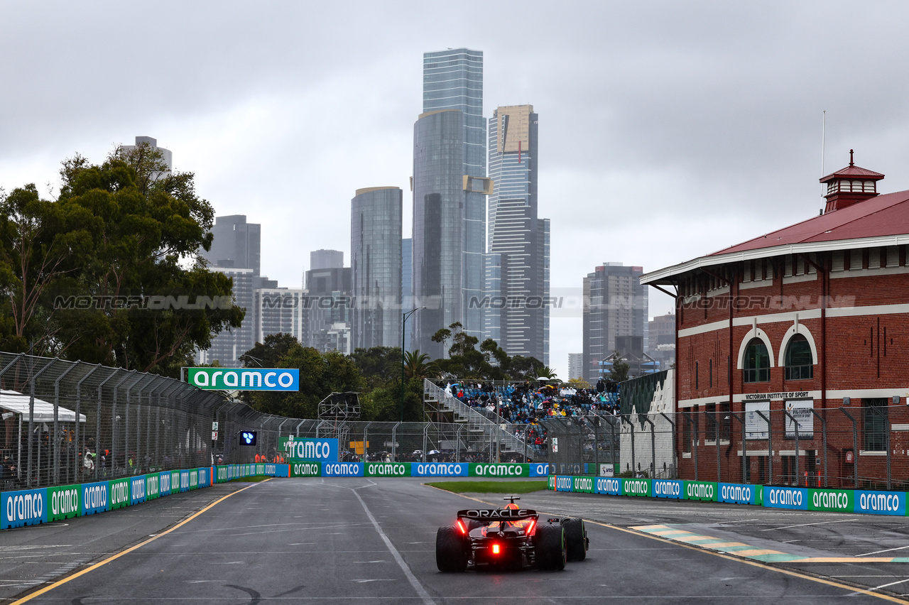 GP AUSTRALIA, Max Verstappen (NLD), Red Bull Racing 
31.03.2023. Formula 1 World Championship, Rd 3, Australian Grand Prix, Albert Park, Melbourne, Australia, Practice Day.
- www.xpbimages.com, EMail: requests@xpbimages.com ¬© Copyright: Charniaux / XPB Images