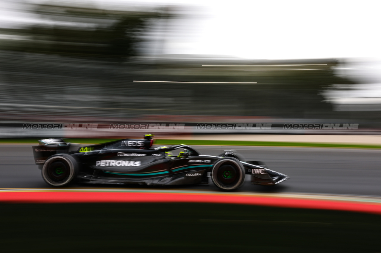 GP AUSTRALIA, Lewis Hamilton (GBR), Mercedes AMG F1  
31.03.2023. Formula 1 World Championship, Rd 3, Australian Grand Prix, Albert Park, Melbourne, Australia, Practice Day.
- www.xpbimages.com, EMail: requests@xpbimages.com ¬© Copyright: Charniaux / XPB Images