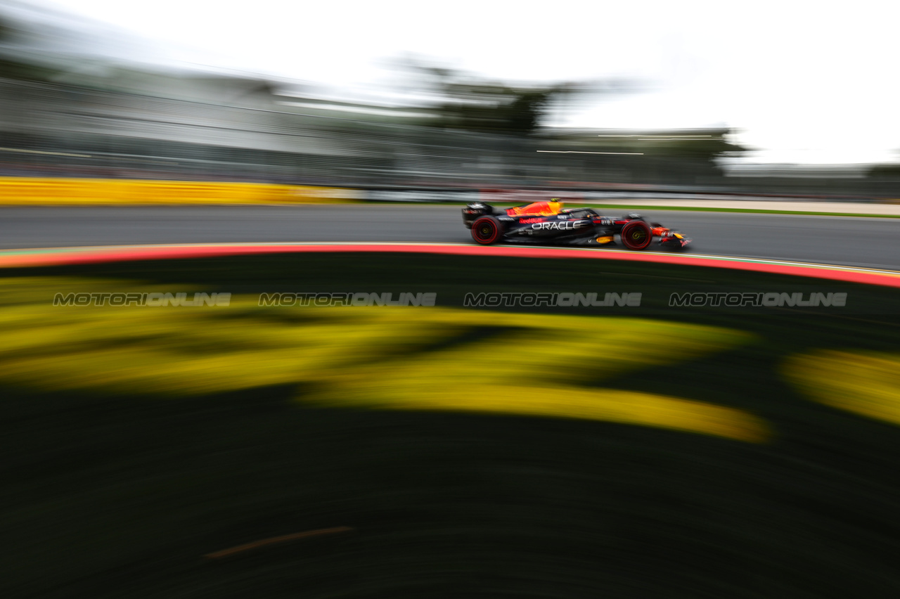 GP AUSTRALIA, Sergio Perez (MEX), Red Bull Racing 
31.03.2023. Formula 1 World Championship, Rd 3, Australian Grand Prix, Albert Park, Melbourne, Australia, Practice Day.
- www.xpbimages.com, EMail: requests@xpbimages.com ¬© Copyright: Charniaux / XPB Images