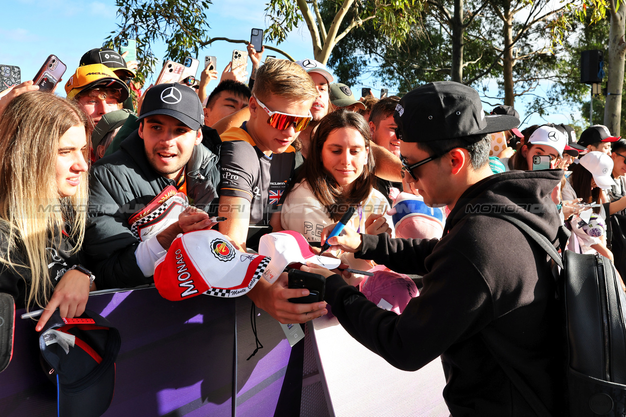 GP AUSTRALIA, Zhou Guanyu (CHN) Alfa Romeo F1 Team with fans.

31.03.2023. Formula 1 World Championship, Rd 3, Australian Grand Prix, Albert Park, Melbourne, Australia, Practice Day.

- www.xpbimages.com, EMail: requests@xpbimages.com ¬© Copyright: Moy / XPB Images