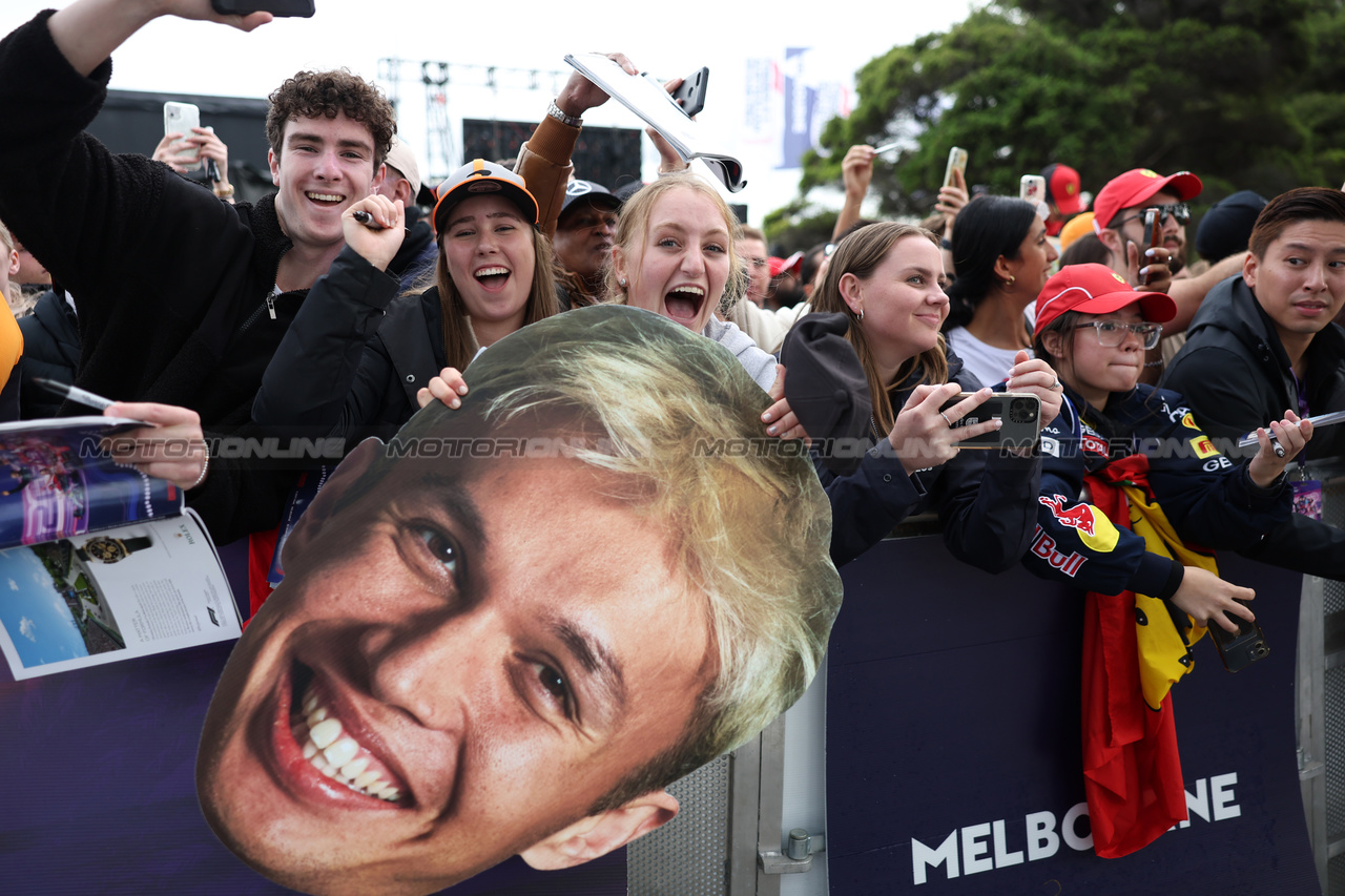 GP AUSTRALIA, Circuit Atmosfera - Alexander Albon (THA) Williams Racing fans.

31.03.2023. Formula 1 World Championship, Rd 3, Australian Grand Prix, Albert Park, Melbourne, Australia, Practice Day.

- www.xpbimages.com, EMail: requests@xpbimages.com ¬© Copyright: Bearne / XPB Images