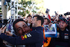 GP AUSTRALIA, Daniel Ricciardo (AUS) Red Bull Racing Reserve e Third Driver with fans.
31.03.2023. Formula 1 World Championship, Rd 3, Australian Grand Prix, Albert Park, Melbourne, Australia, Practice Day.
 - www.xpbimages.com, EMail: requests@xpbimages.com ¬© Copyright: Coates / XPB Images