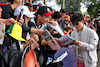 GP AUSTRALIA, Yuki Tsunoda (JPN) AlphaTauri with fans.
31.03.2023. Formula 1 World Championship, Rd 3, Australian Grand Prix, Albert Park, Melbourne, Australia, Practice Day.
- www.xpbimages.com, EMail: requests@xpbimages.com ¬© Copyright: Moy / XPB Images