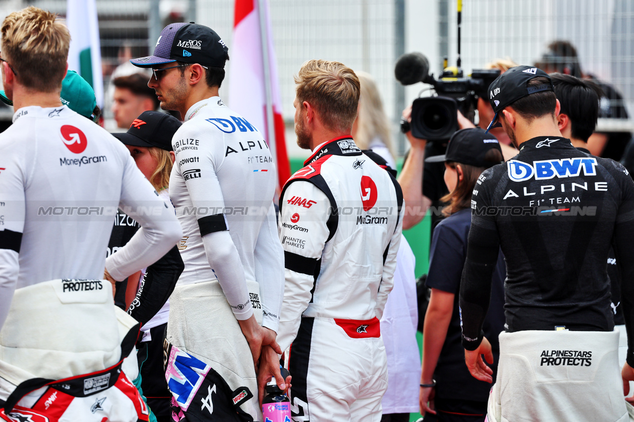 GP AUSTRIA, Kevin Magnussen (DEN) Haas F1 Team e Esteban Ocon (FRA) Alpine F1 Team on the grid.

02.07.2023. Formula 1 World Championship, Rd 10, Austrian Grand Prix, Spielberg, Austria, Gara Day.

- www.xpbimages.com, EMail: requests@xpbimages.com © Copyright: Batchelor / XPB Images