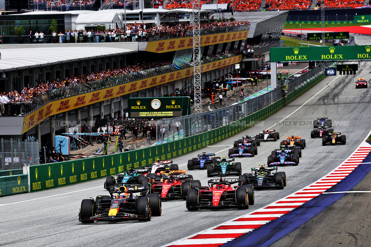 GP AUSTRIA, Max Verstappen (NLD) Red Bull Racing RB19 davanti a at the partenza of the race.

02.07.2023. Formula 1 World Championship, Rd 10, Austrian Grand Prix, Spielberg, Austria, Gara Day.

- www.xpbimages.com, EMail: requests@xpbimages.com © Copyright: Batchelor / XPB Images