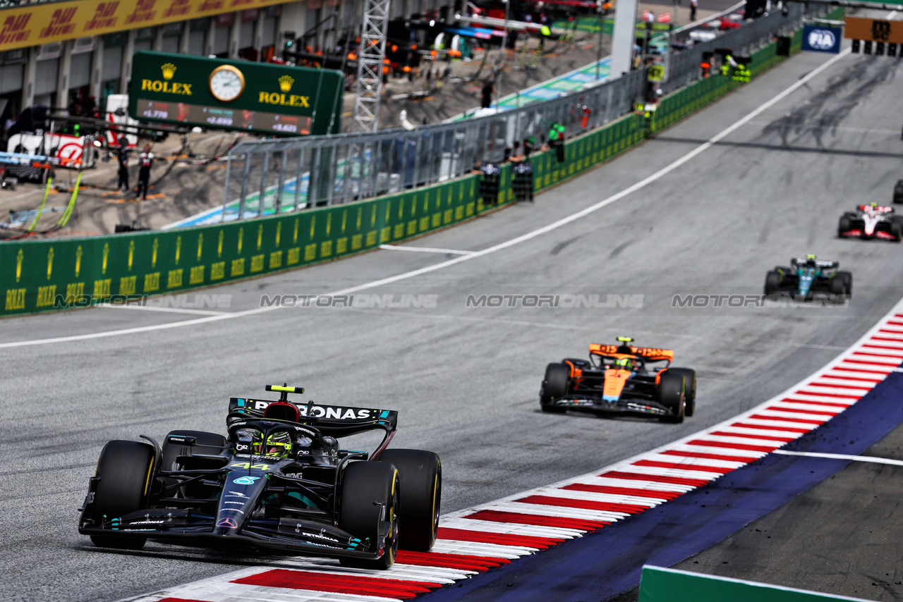 GP AUSTRIA, Lewis Hamilton (GBR) Mercedes AMG F1 W14.



02.07.2023. Formula 1 World Championship, Rd 10, Austrian Grand Prix, Spielberg, Austria, Gara Day.

- www.xpbimages.com, EMail: requests@xpbimages.com © Copyright: Batchelor / XPB Images