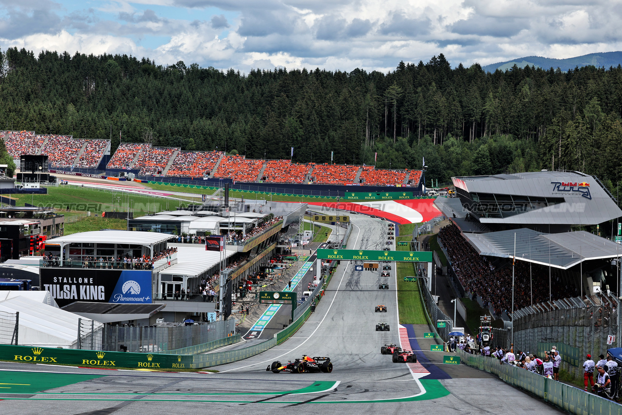 GP AUSTRIA, Max Verstappen (NLD) Red Bull Racing RB19.

02.07.2023. Formula 1 World Championship, Rd 10, Austrian Grand Prix, Spielberg, Austria, Gara Day.

- www.xpbimages.com, EMail: requests@xpbimages.com © Copyright: Moy / XPB Images