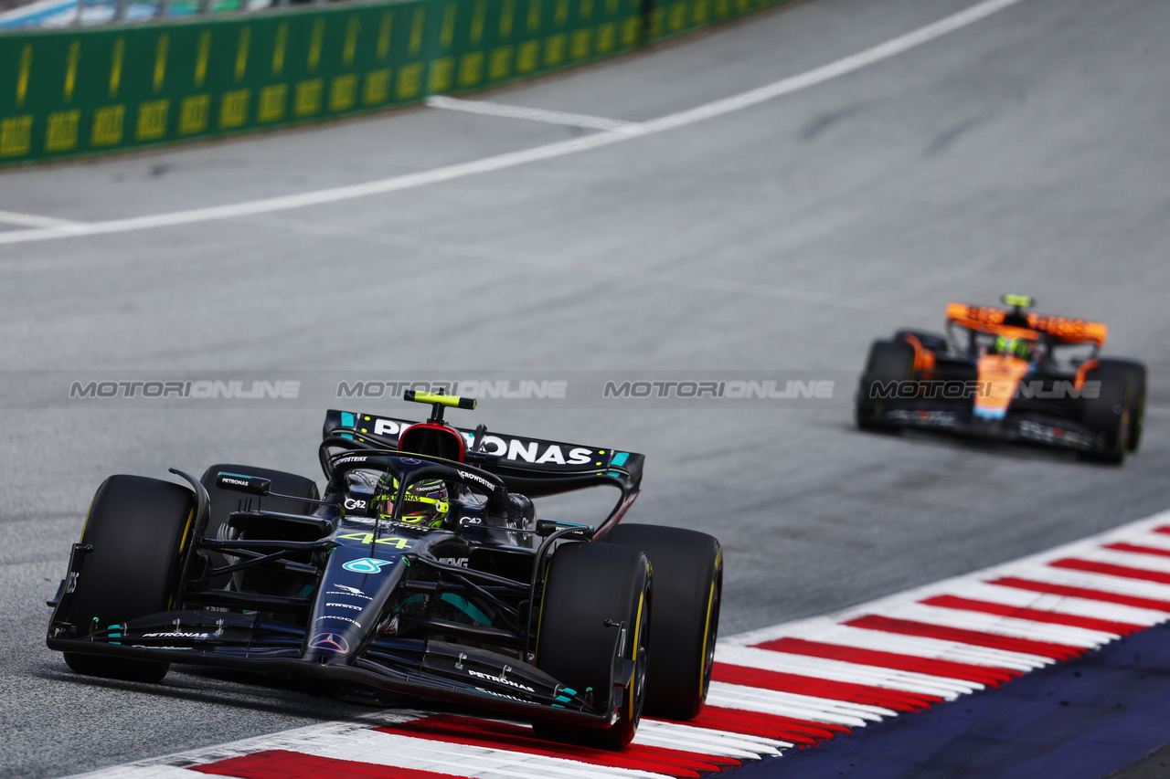 GP AUSTRIA, Lewis Hamilton (GBR) Mercedes AMG F1 W14.

02.07.2023. Formula 1 World Championship, Rd 10, Austrian Grand Prix, Spielberg, Austria, Gara Day.

- www.xpbimages.com, EMail: requests@xpbimages.com © Copyright: Batchelor / XPB Images