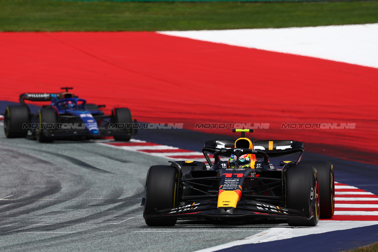 GP AUSTRIA, Sergio Perez (MEX) Red Bull Racing RB19.



02.07.2023. Formula 1 World Championship, Rd 10, Austrian Grand Prix, Spielberg, Austria, Gara Day.

- www.xpbimages.com, EMail: requests@xpbimages.com © Copyright: Batchelor / XPB Images