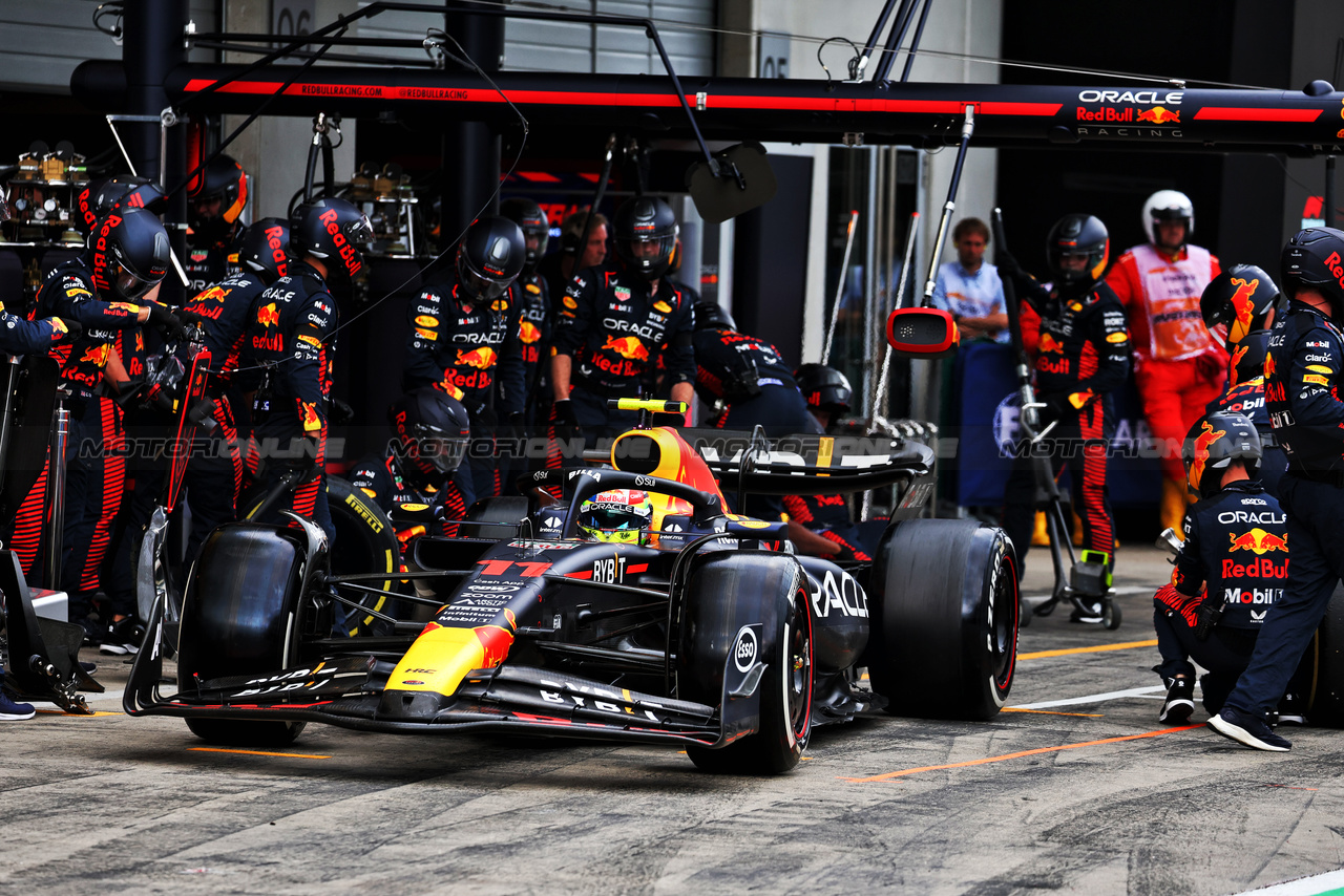 GP AUSTRIA, Sergio Perez (MEX) Red Bull Racing RB19 makes a pit stop.

02.07.2023. Formula 1 World Championship, Rd 10, Austrian Grand Prix, Spielberg, Austria, Gara Day.

- www.xpbimages.com, EMail: requests@xpbimages.com © Copyright: Moy / XPB Images