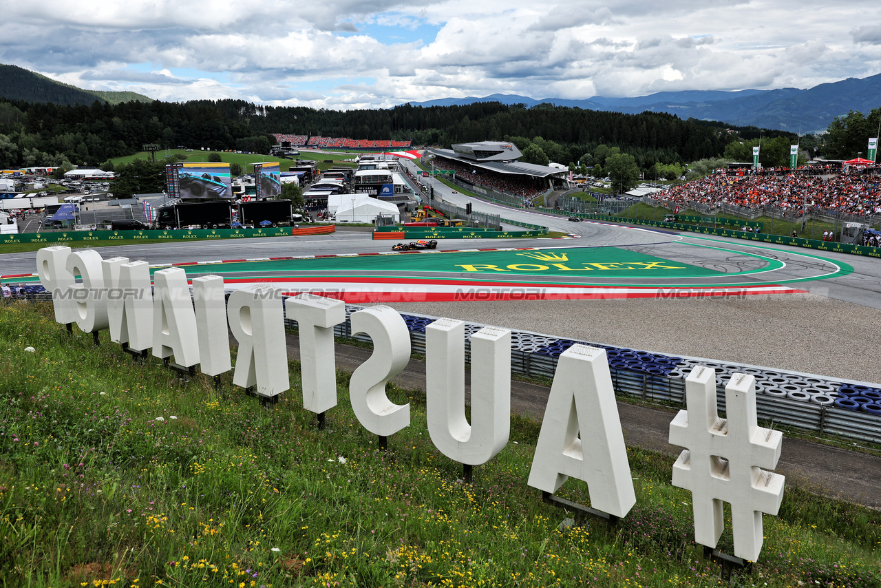 GP AUSTRIA, Sergio Perez (MEX) Red Bull Racing RB19.

02.07.2023. Formula 1 World Championship, Rd 10, Austrian Grand Prix, Spielberg, Austria, Gara Day.

- www.xpbimages.com, EMail: requests@xpbimages.com © Copyright: Moy / XPB Images