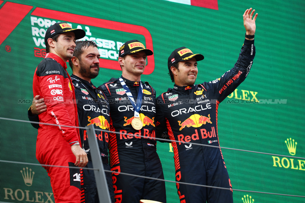 GP AUSTRIA, 
2nd place Charles Leclerc (MON) Ferrari F1-23 with Phil Turner (GBR) Red Bull Racing Chief Mechanic Representing Red Bull, 1st place Max Verstappen (NLD) Red Bull Racing e 3rd place Sergio Perez (MEX) Red Bull Racing RB19. 02.07.2023. Formula 1 World Championship, Rd 10, Austrian Grand Prix, Spielberg, Austria, Gara Day. - www.xpbimages.com, EMail: requests@xpbimages.com © Copyright: Batchelor / XPB Images