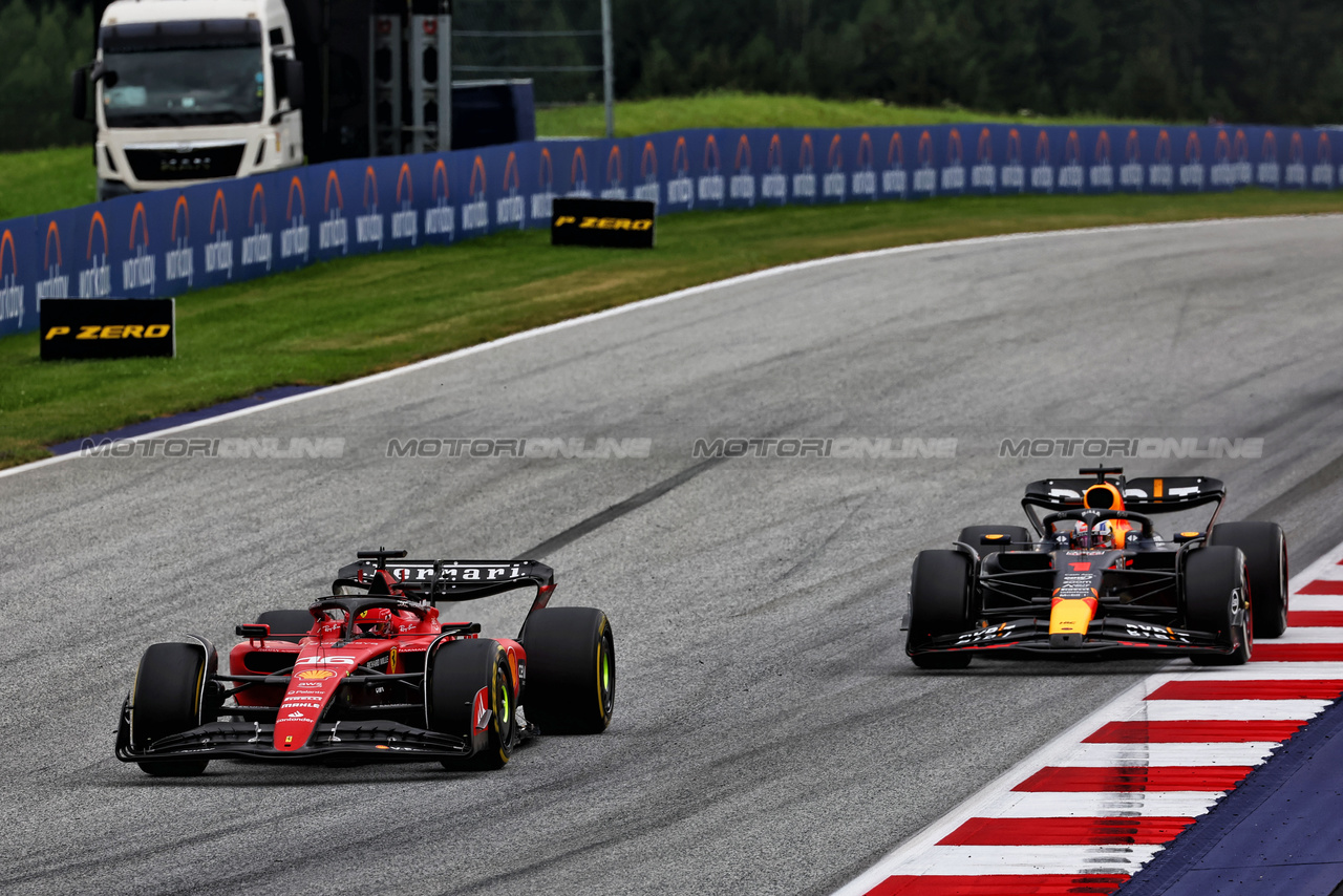 GP AUSTRIA, Charles Leclerc (MON) Ferrari SF-23 davanti a Max Verstappen (NLD) Red Bull Racing RB19.

02.07.2023. Formula 1 World Championship, Rd 10, Austrian Grand Prix, Spielberg, Austria, Gara Day.

 - www.xpbimages.com, EMail: requests@xpbimages.com © Copyright: Coates / XPB Images