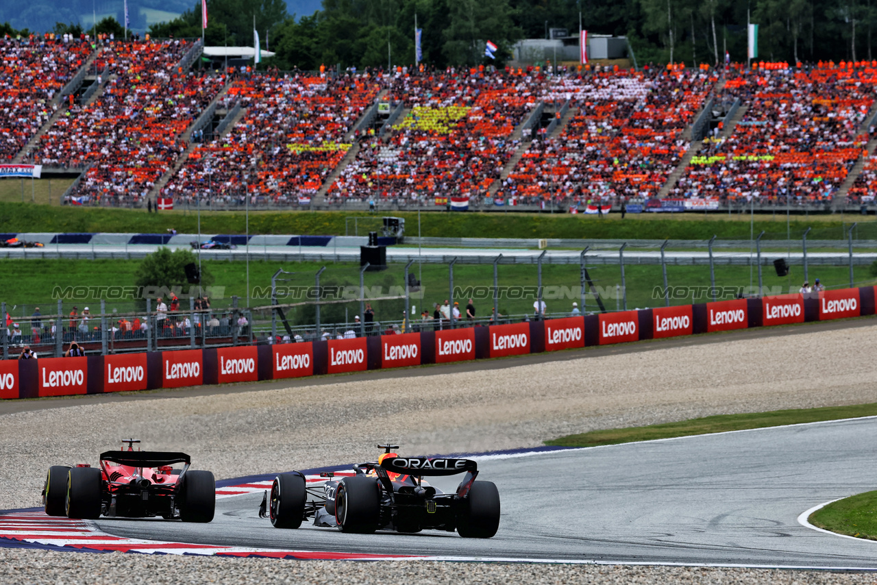 GP AUSTRIA, Charles Leclerc (MON) Ferrari SF-23 davanti a Max Verstappen (NLD) Red Bull Racing RB19.

02.07.2023. Formula 1 World Championship, Rd 10, Austrian Grand Prix, Spielberg, Austria, Gara Day.

 - www.xpbimages.com, EMail: requests@xpbimages.com © Copyright: Coates / XPB Images