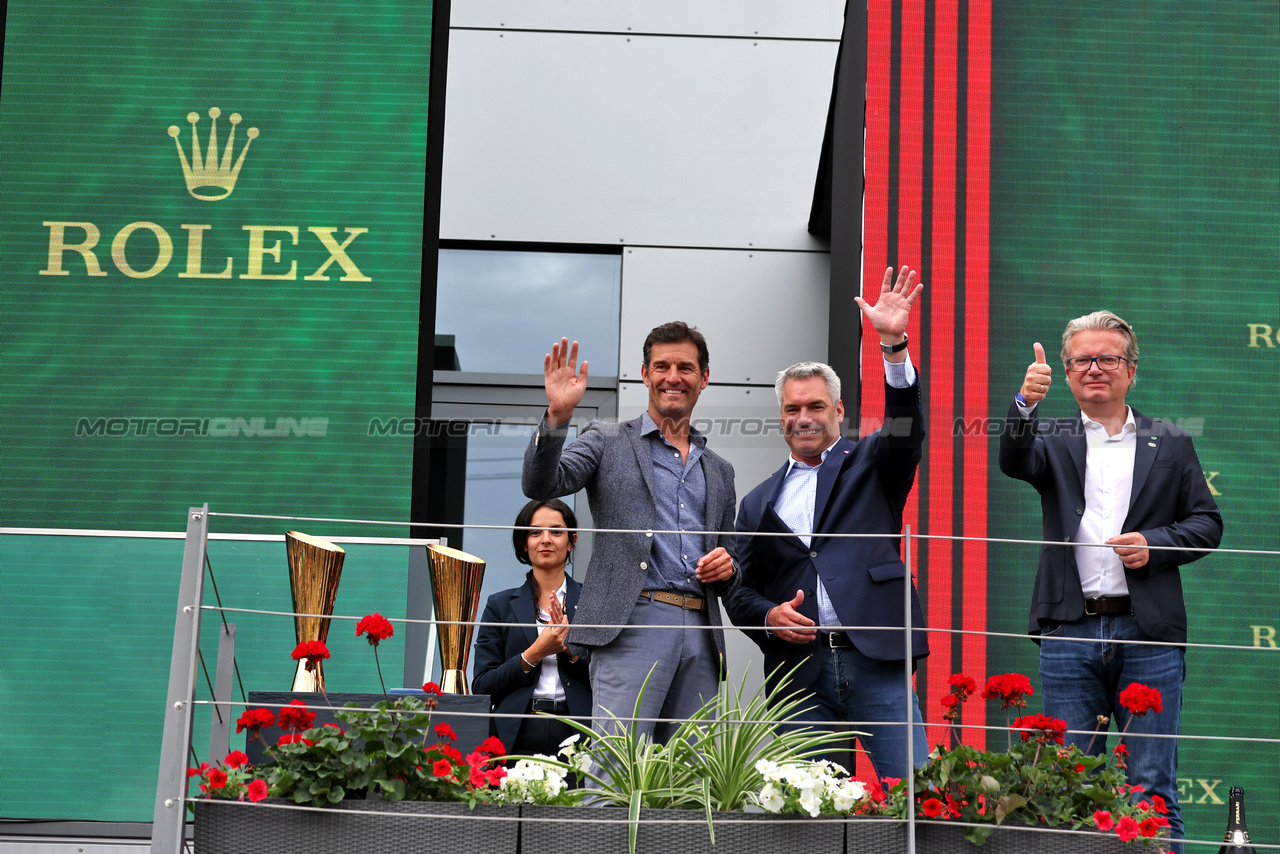 GP AUSTRIA, Mark Webber (AUS) Channel 4 Presenter on the podium.

02.07.2023. Formula 1 World Championship, Rd 10, Austrian Grand Prix, Spielberg, Austria, Gara Day.

- www.xpbimages.com, EMail: requests@xpbimages.com © Copyright: Moy / XPB Images