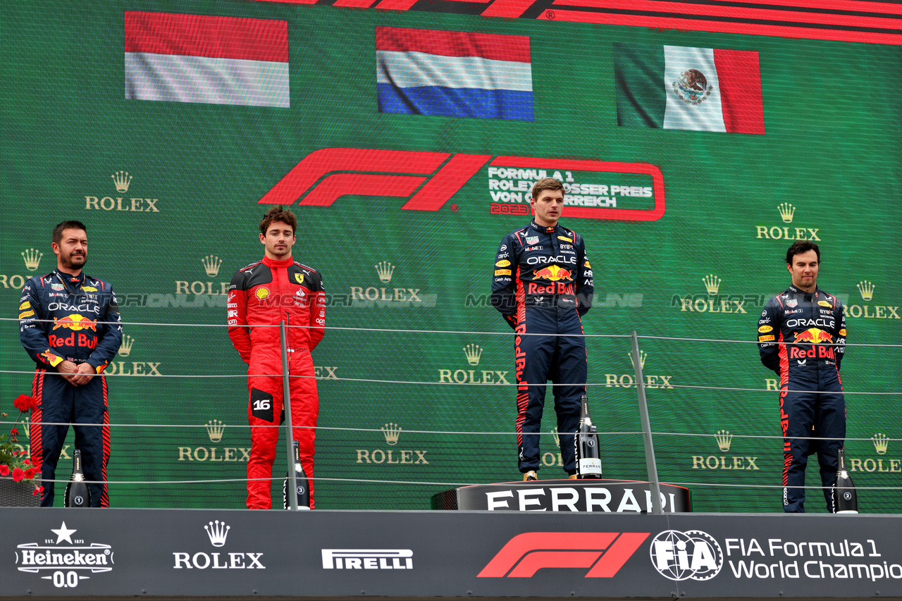 GP AUSTRIA, The podium (L to R): Phil Turner (GBR) Red Bull Racing Chief Mechanic; Charles Leclerc (MON) Ferrari, second; Max Verstappen (NLD) Red Bull Racing, vincitore; Sergio Perez (MEX) Red Bull Racing, third.

02.07.2023. Formula 1 World Championship, Rd 10, Austrian Grand Prix, Spielberg, Austria, Gara Day.

- www.xpbimages.com, EMail: requests@xpbimages.com © Copyright: Moy / XPB Images